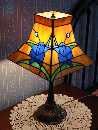 Lampada in tecnica Tiffany - Atelier Rossodimarte