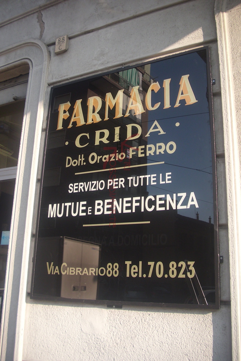 Insegna in vetro